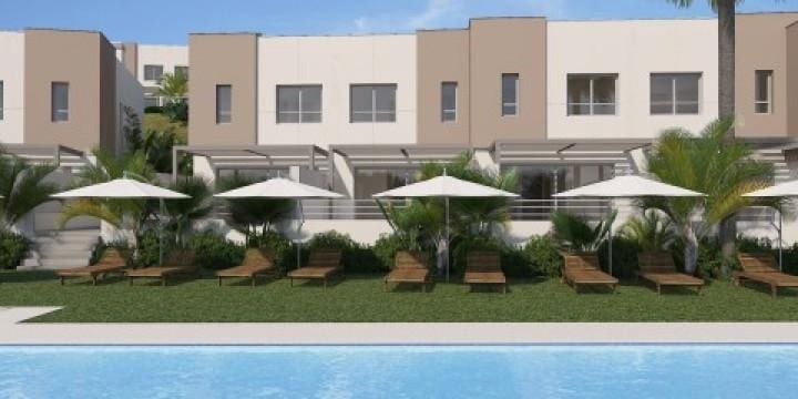3 sypialnia Dom na sprzedaż w Estepona z basenem garażem - 375 000 € (Ref: 9447541)