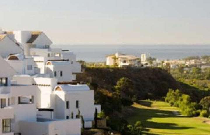 Apartamento de 2 habitaciones en Marbella en venta con piscina - 329.950 € (Ref: 9447563)