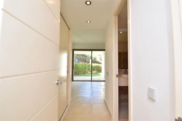 Apartamento de 2 habitaciones en Marbella en venta con piscina - 329.950 € (Ref: 9447563)