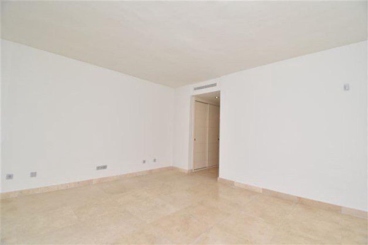 Apartamento de 2 habitaciones en Marbella en venta con piscina - 329.950 € (Ref: 9447563)