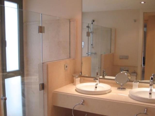 Apartamento de 2 habitaciones en Marbella en venta con piscina - 329.950 € (Ref: 9447563)