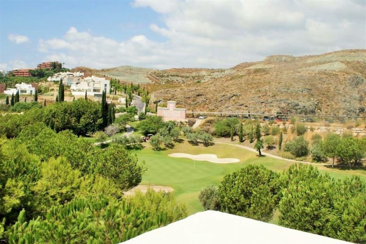 Apartamento de 2 habitaciones en Marbella en venta con piscina - 329.950 € (Ref: 9447563)