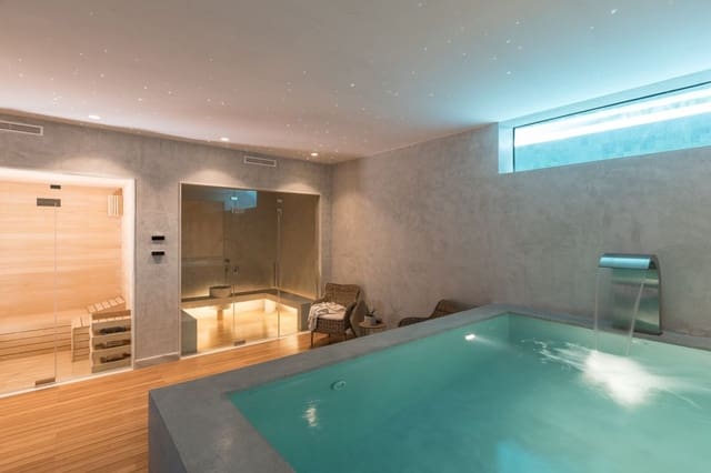 Chalet de 5 habitaciones en Marbella en venta con piscina garaje - 2.795.000 € (Ref: 9447568)