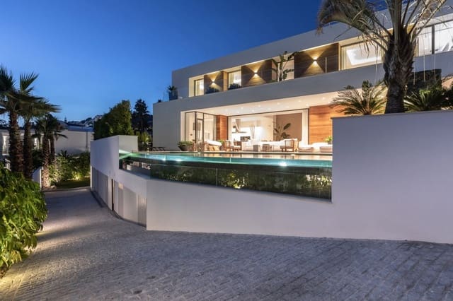 Chalet de 5 habitaciones en Marbella en venta con piscina garaje - 2.795.000 € (Ref: 9447568)