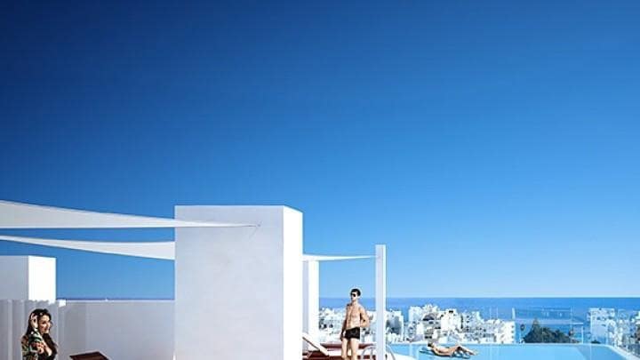 Apartamento de 2 habitaciones en Estepona en venta con piscina garaje - 350.950 € (Ref: 9447574)