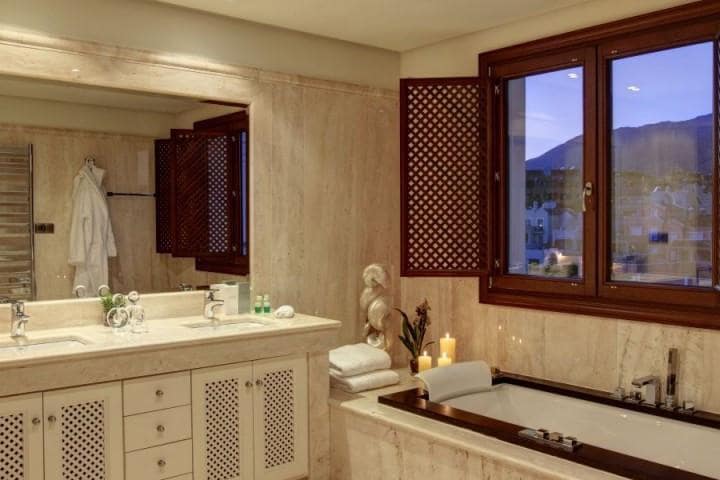 2 bedroom Apartment for sale in Estepona with pool garage - € 900,000 (Ref: 9447577)