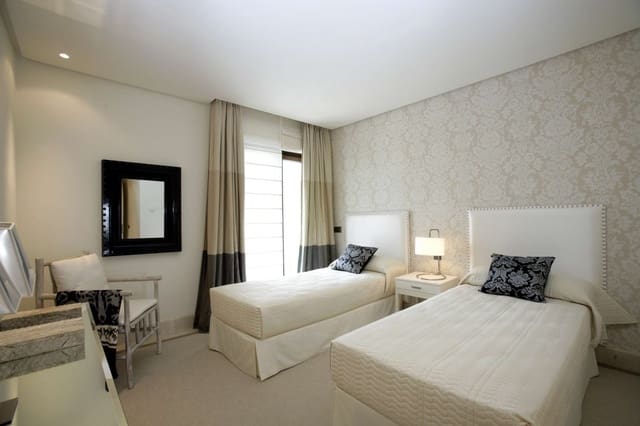 2 bedroom Apartment for sale in Estepona with pool garage - € 900,000 (Ref: 9447577)