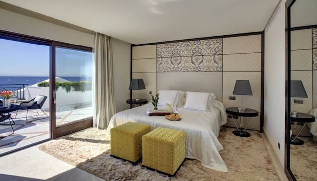 2 bedroom Apartment for sale in Estepona with pool garage - € 900,000 (Ref: 9447577)