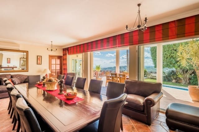 4 sypialnia Willa na sprzedaż w Marbella z basenem garażem - 1 195 000 € (Ref: 9447586)