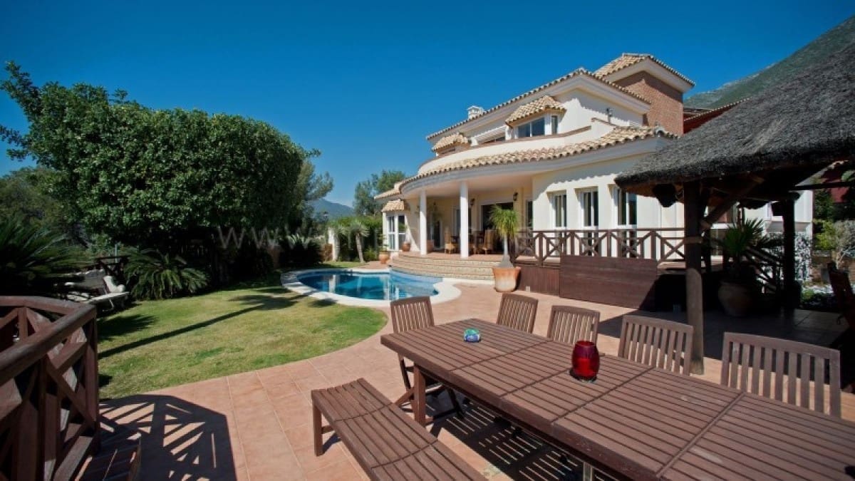 4 sypialnia Willa na sprzedaż w Marbella z basenem garażem - 1 195 000 € (Ref: 9447586)
