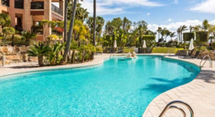 Ático de 3 habitaciones en Marbella en venta con piscina - 1.595.000 € (Ref: 9447590)