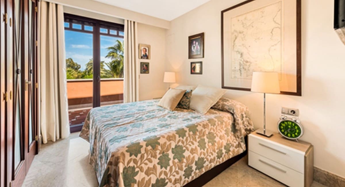 Ático de 3 habitaciones en Marbella en venta con piscina - 1.595.000 € (Ref: 9447590)