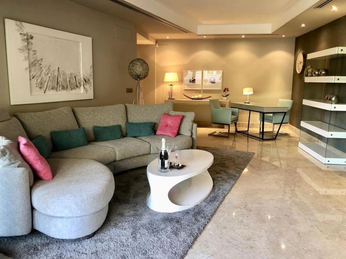 3 Zimmer Apartment zu verkaufen in Marbella mit Pool - 850.000 € (Ref: 9447592)