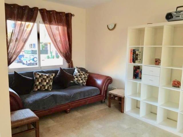 3 makuuhuone Omakotitalo myytävänä paikassa Marbella mukana uima-altaan - 315 000 € (Ref: 9447595)