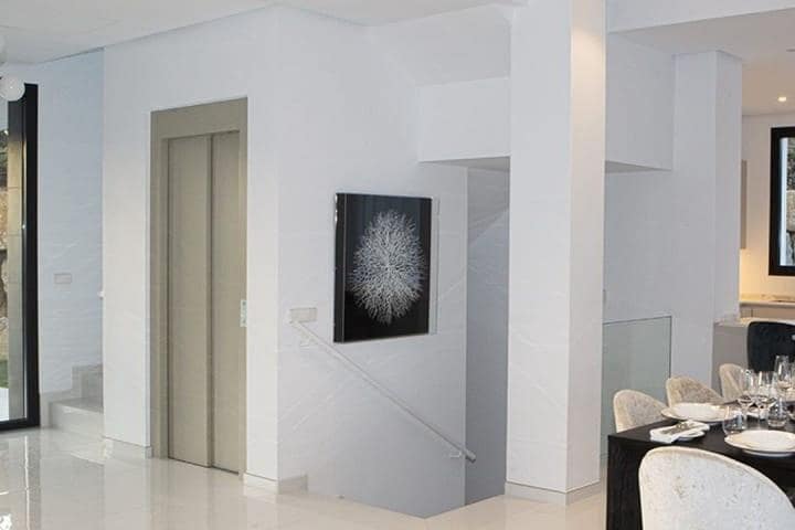 5 sypialnia Willa na sprzedaż w Marbella z basenem garażem - 3 450 000 € (Ref: 9447597)