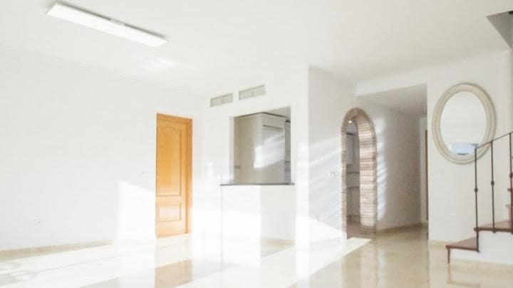 4 Zimmer Haus zu verkaufen in Marbella mit Pool Garage - 395.000 € (Ref: 9447612)