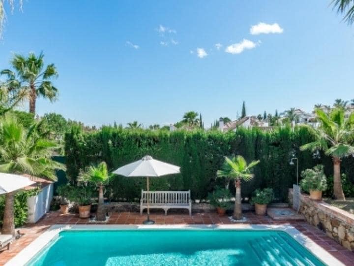 5 quarto Moradia para venda em Marbella com piscina - 1 595 000 € (Ref: 9447613)