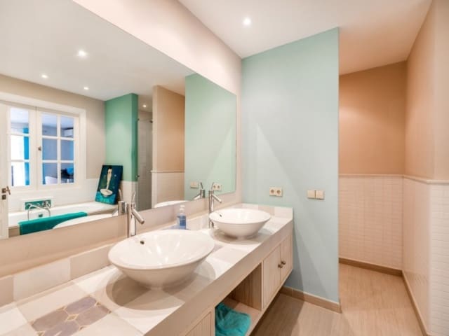 5 quarto Moradia para venda em Marbella com piscina - 1 595 000 € (Ref: 9447613)