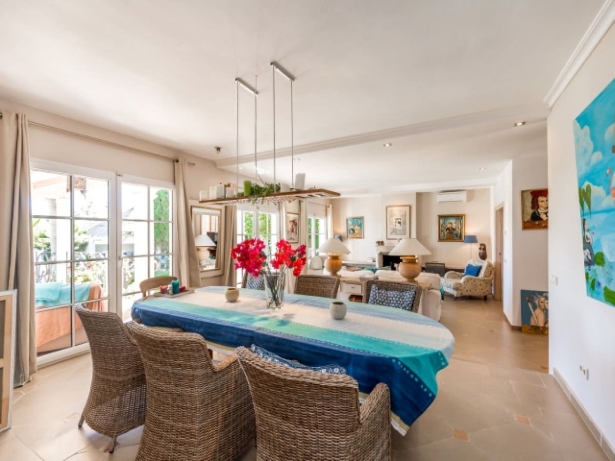 5 quarto Moradia para venda em Marbella com piscina - 1 595 000 € (Ref: 9447613)