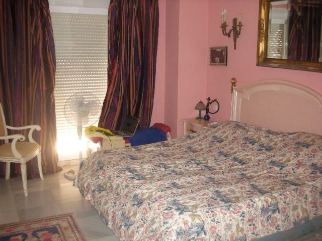 4 bedroom Townhouse for sale in Marbella with pool garage - € 365,000 (Ref: 9447620)