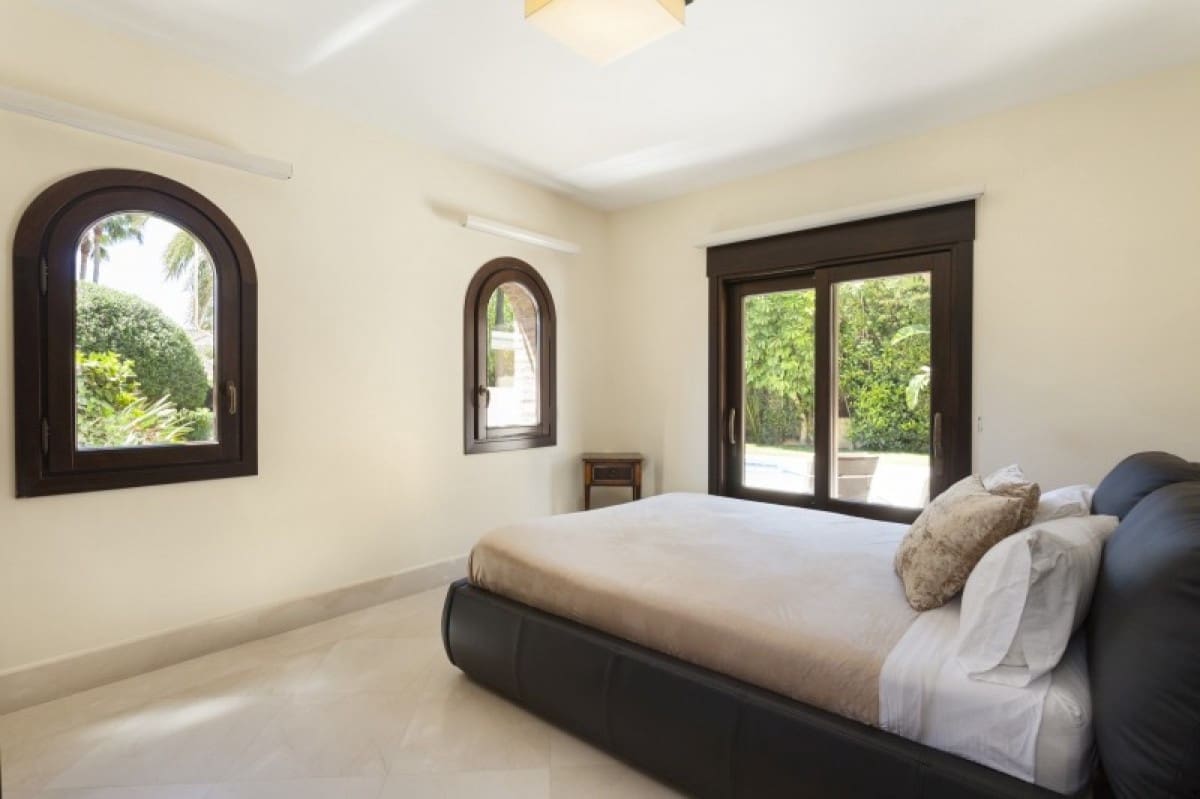 5 bedroom Villa for sale in Marbella with pool garage - € 1,595,000 (Ref: 9447621)