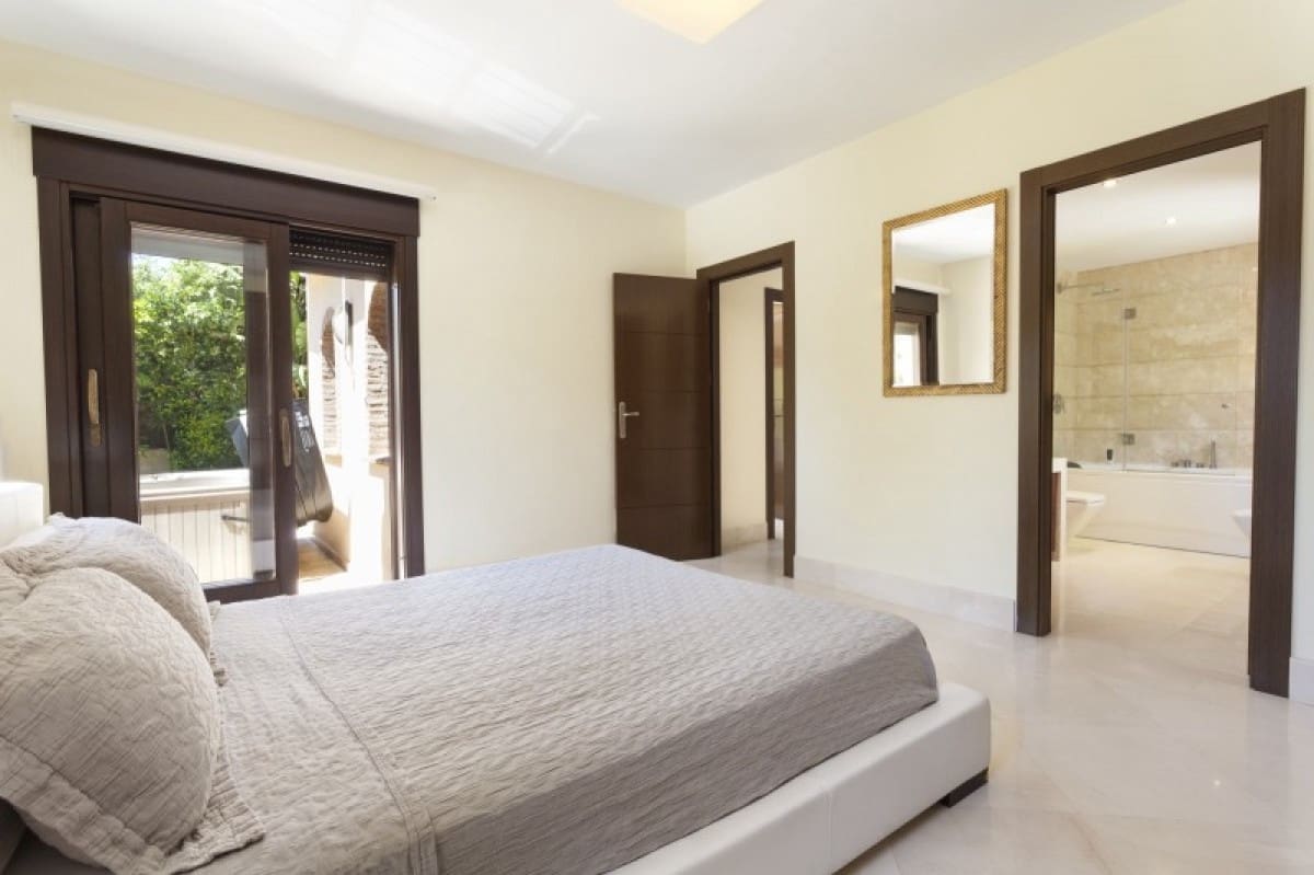 5 bedroom Villa for sale in Marbella with pool garage - € 1,595,000 (Ref: 9447621)