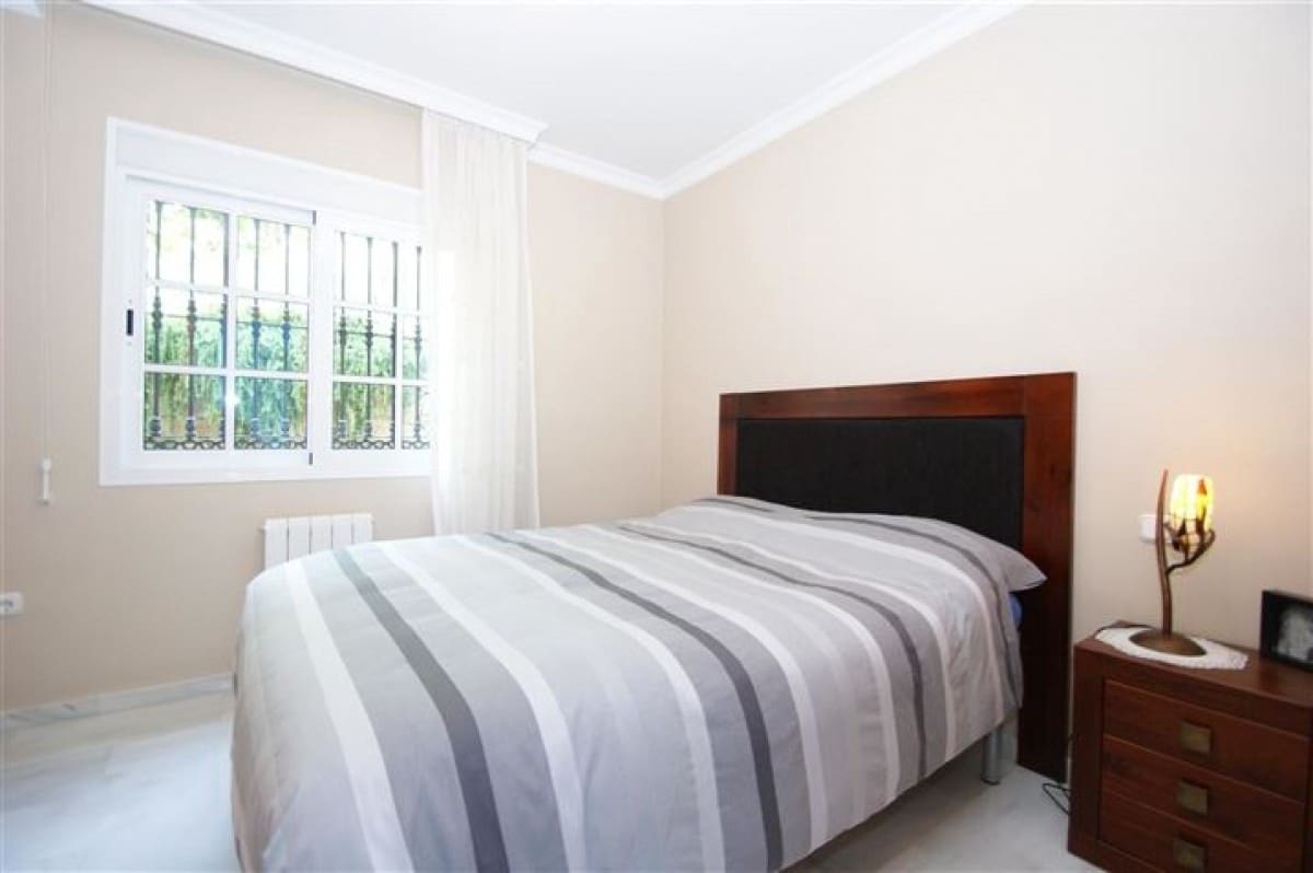 4 bedroom Villa for sale in Marbella with pool garage - € 1,190,000 (Ref: 9447623)