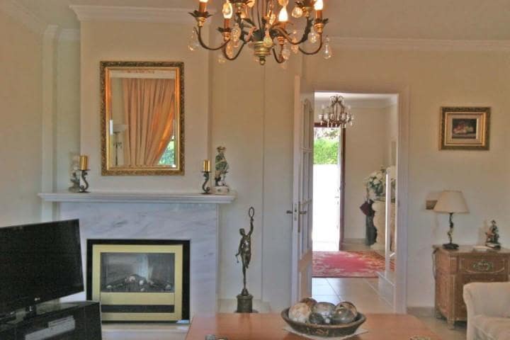 5 sypialnia Willa na sprzedaż w Marbella z basenem garażem - 749 000 € (Ref: 9447625)