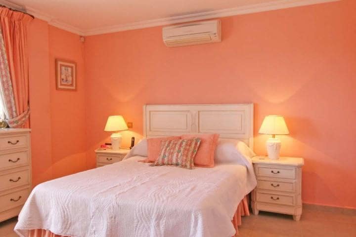 5 sypialnia Willa na sprzedaż w Marbella z basenem garażem - 749 000 € (Ref: 9447625)