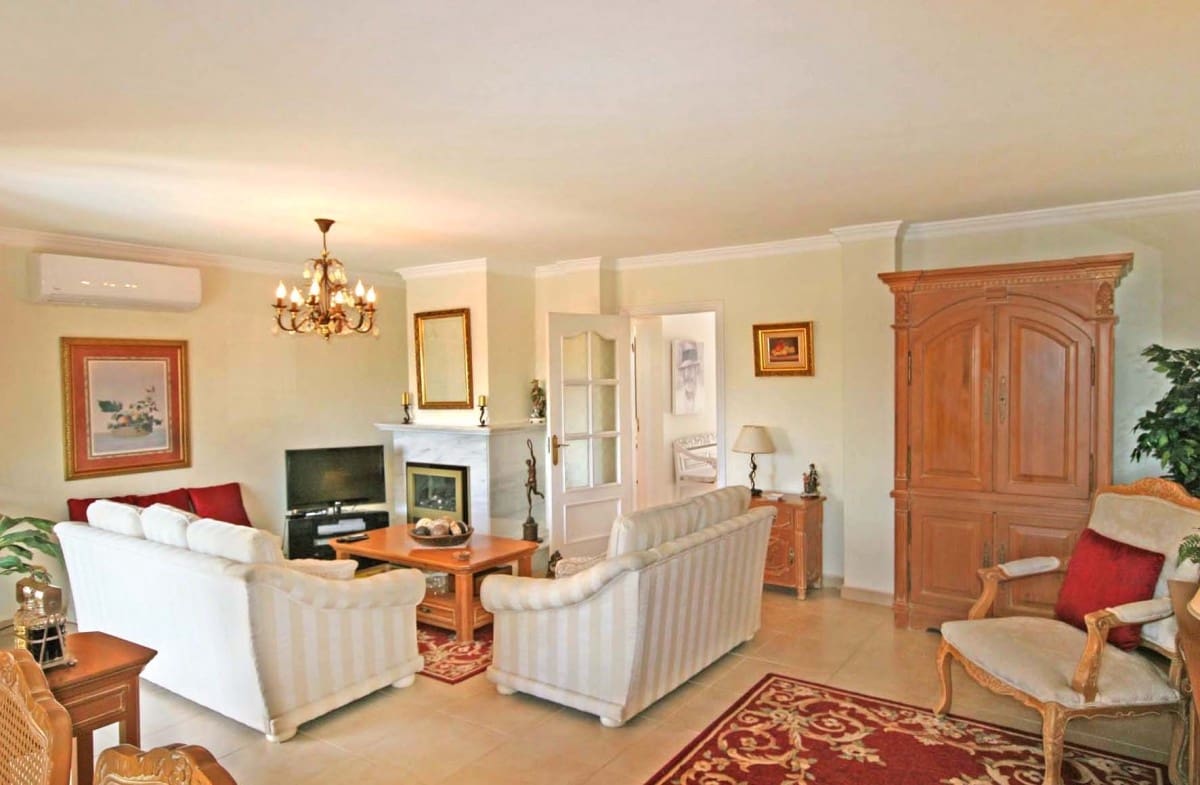 5 sypialnia Willa na sprzedaż w Marbella z basenem garażem - 749 000 € (Ref: 9447625)