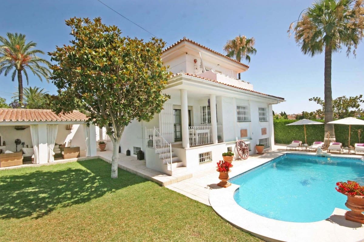 5 sypialnia Willa na sprzedaż w Marbella z basenem garażem - 749 000 € (Ref: 9447625)