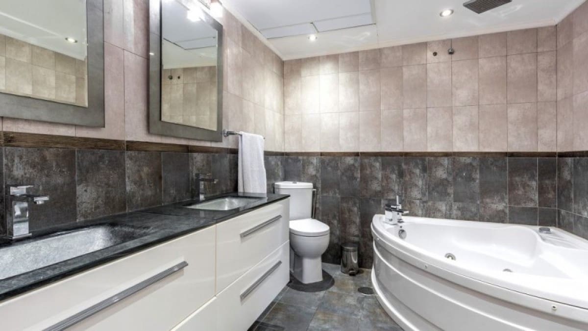 2 Zimmer Apartment zu verkaufen in Marbella mit Pool - 555.000 € (Ref: 9447627)