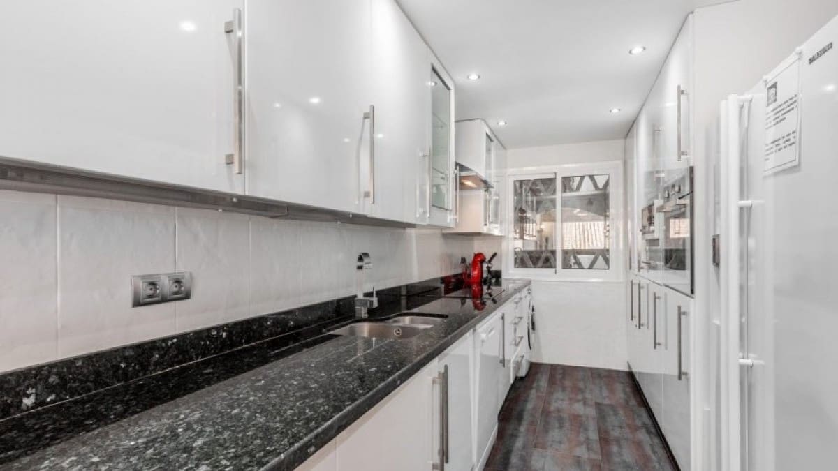 2 Zimmer Apartment zu verkaufen in Marbella mit Pool - 555.000 € (Ref: 9447627)