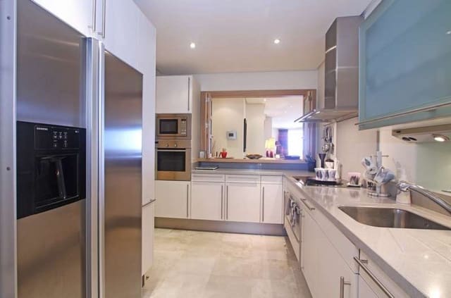 2 slaapkamer Penthouse te koop in Marbella met zwembad garage - € 1.100.000 (Ref: 9447632)