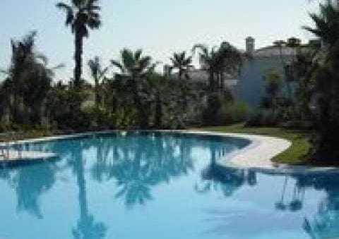 5 sypialnia Willa na sprzedaż w Marbella z basenem garażem - 1 950 000 € (Ref: 9447633)