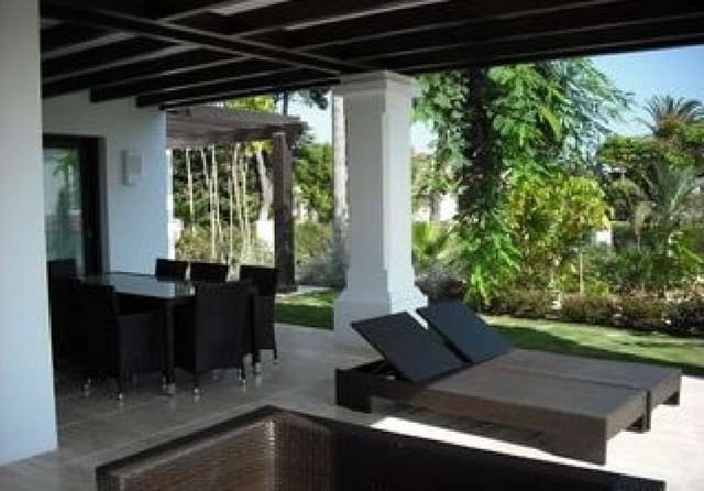 5 sypialnia Willa na sprzedaż w Marbella z basenem garażem - 1 950 000 € (Ref: 9447633)