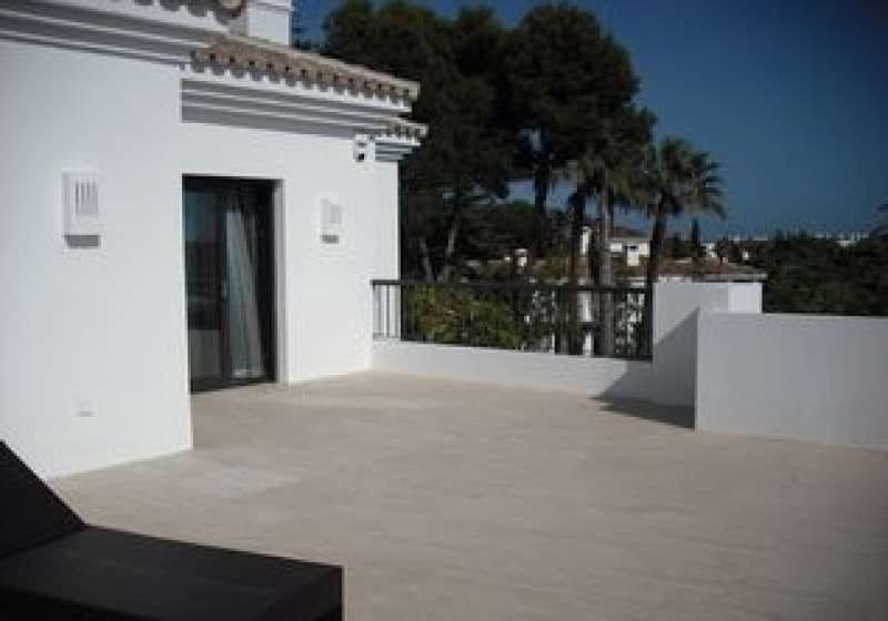 5 sypialnia Willa na sprzedaż w Marbella z basenem garażem - 1 950 000 € (Ref: 9447633)