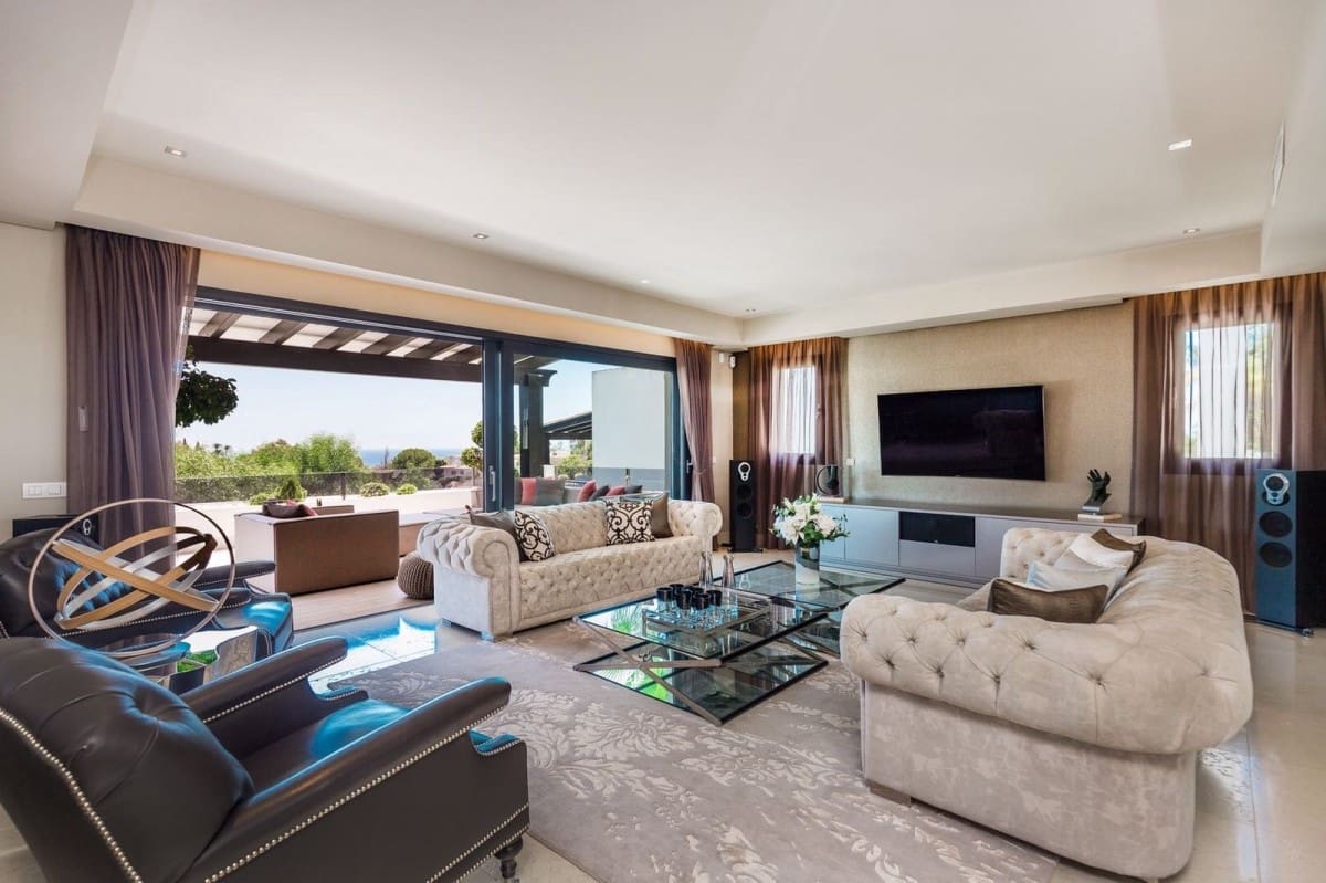 5 bedroom Villa for sale in Marbella with pool garage - € 1,950,000 (Ref: 9447634)