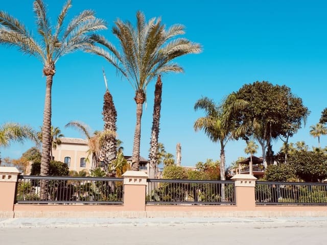 Ático de 3 habitaciones en Marbella en venta con piscina garaje - 1.300.000 € (Ref: 9447641)