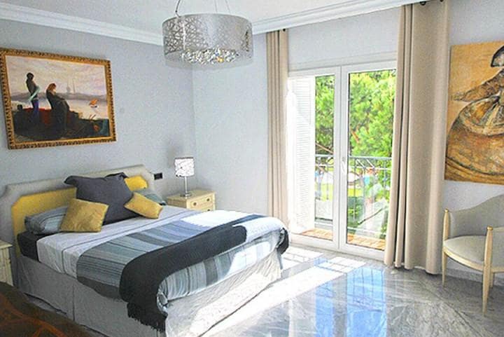 3 quarto Apartamento para venda em Puerto Banus com piscina garagem - 1 250 000 € (Ref: 9447642)