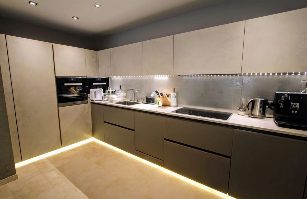 2 bedroom Apartment for sale in Marbella with pool garage - € 790,000 (Ref: 9447644)