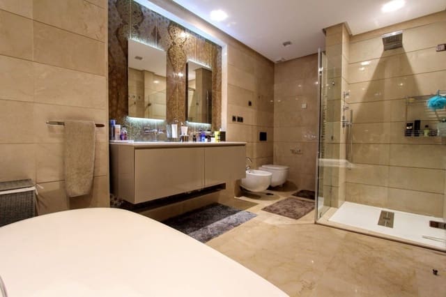 2 bedroom Apartment for sale in Marbella with pool garage - € 790,000 (Ref: 9447644)