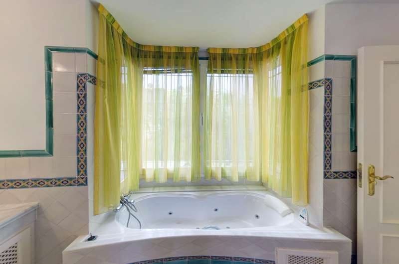 3 Zimmer Haus zu verkaufen in Casares mit Pool Garage - 850.000 € (Ref: 9447652)