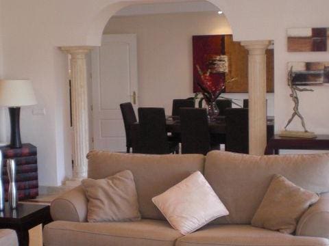 7 quarto Moradia para venda em Marbella com piscina garagem - 2 250 000 € (Ref: 9447661)