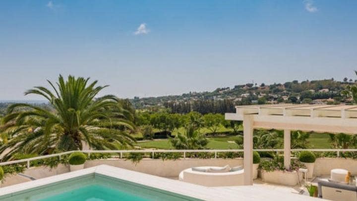 3 slaapkamer Penthouse te koop in Marbella met zwembad - € 1.950.000 (Ref: 9447664)