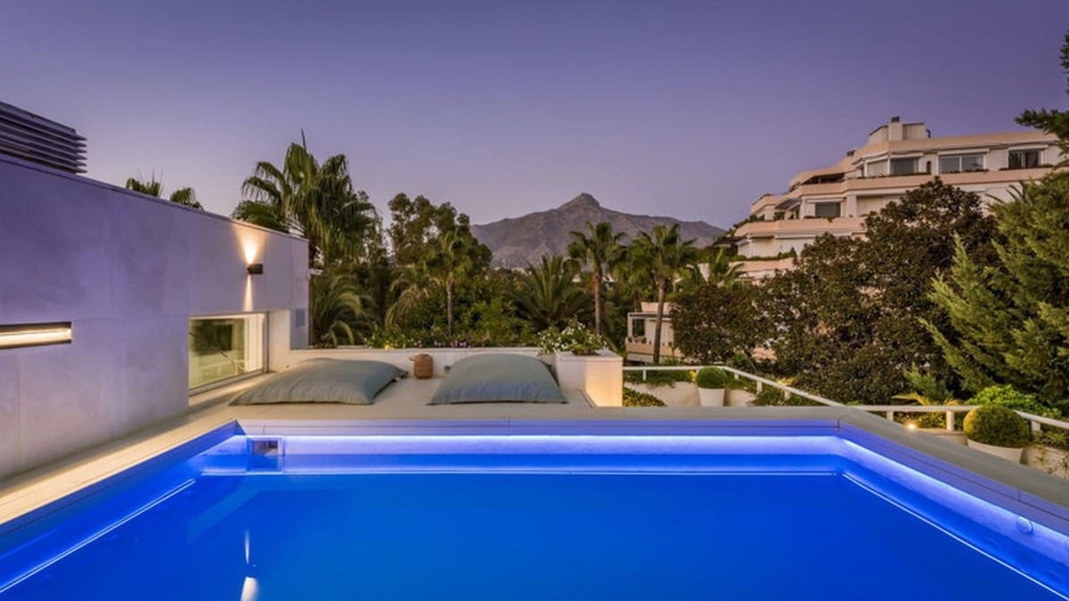 3 slaapkamer Penthouse te koop in Marbella met zwembad - € 1.950.000 (Ref: 9447664)