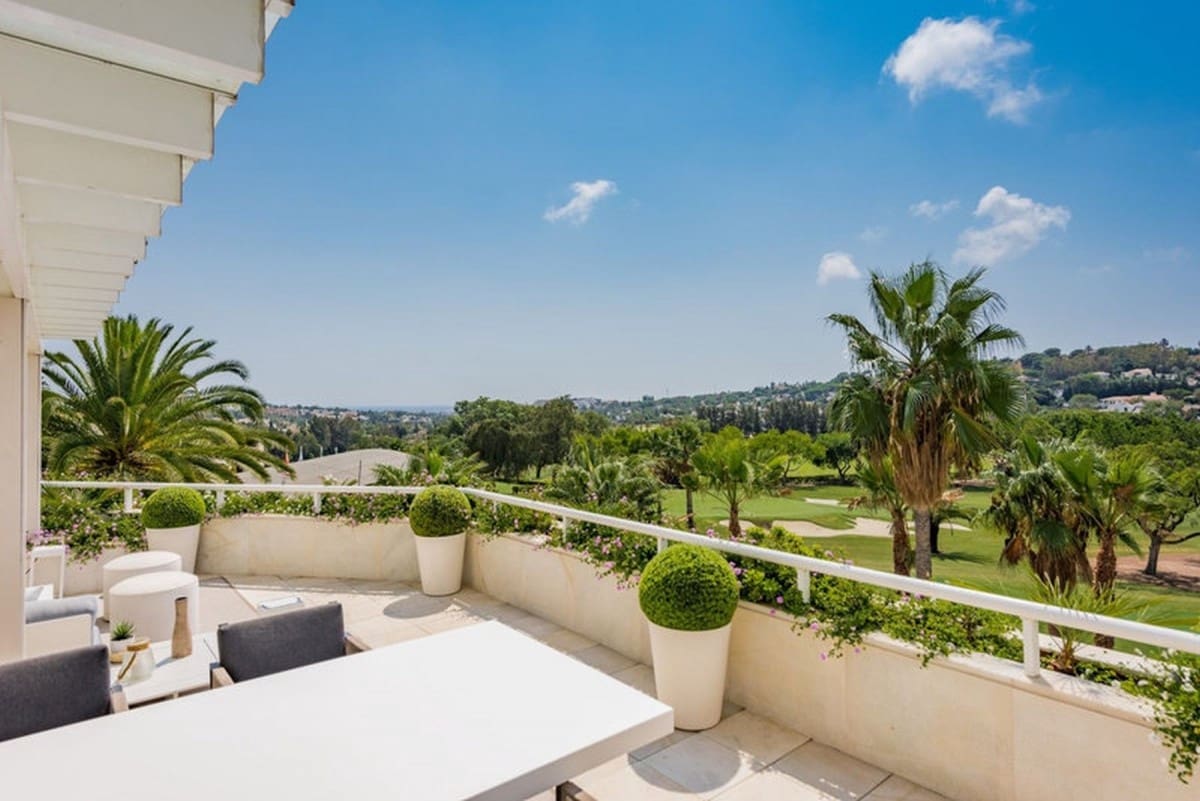 3 slaapkamer Penthouse te koop in Marbella met zwembad - € 1.950.000 (Ref: 9447664)