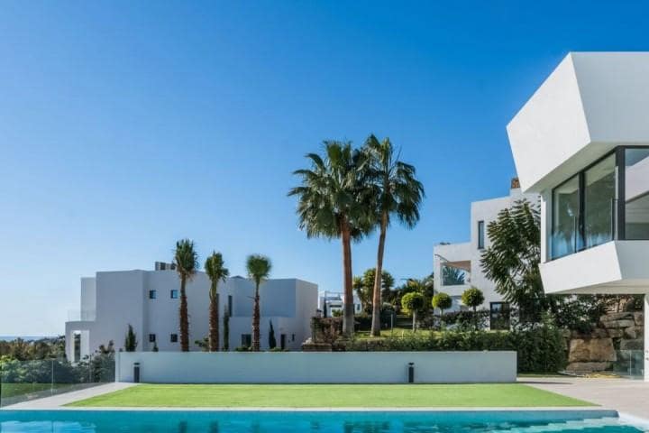 5 bedroom Villa for sale in Marbella with pool garage - € 3,300,000 (Ref: 9447665)