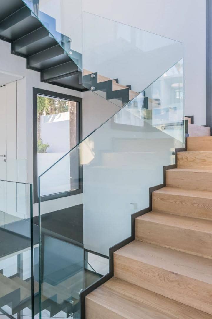 5 bedroom Villa for sale in Marbella with pool garage - € 3,300,000 (Ref: 9447665)