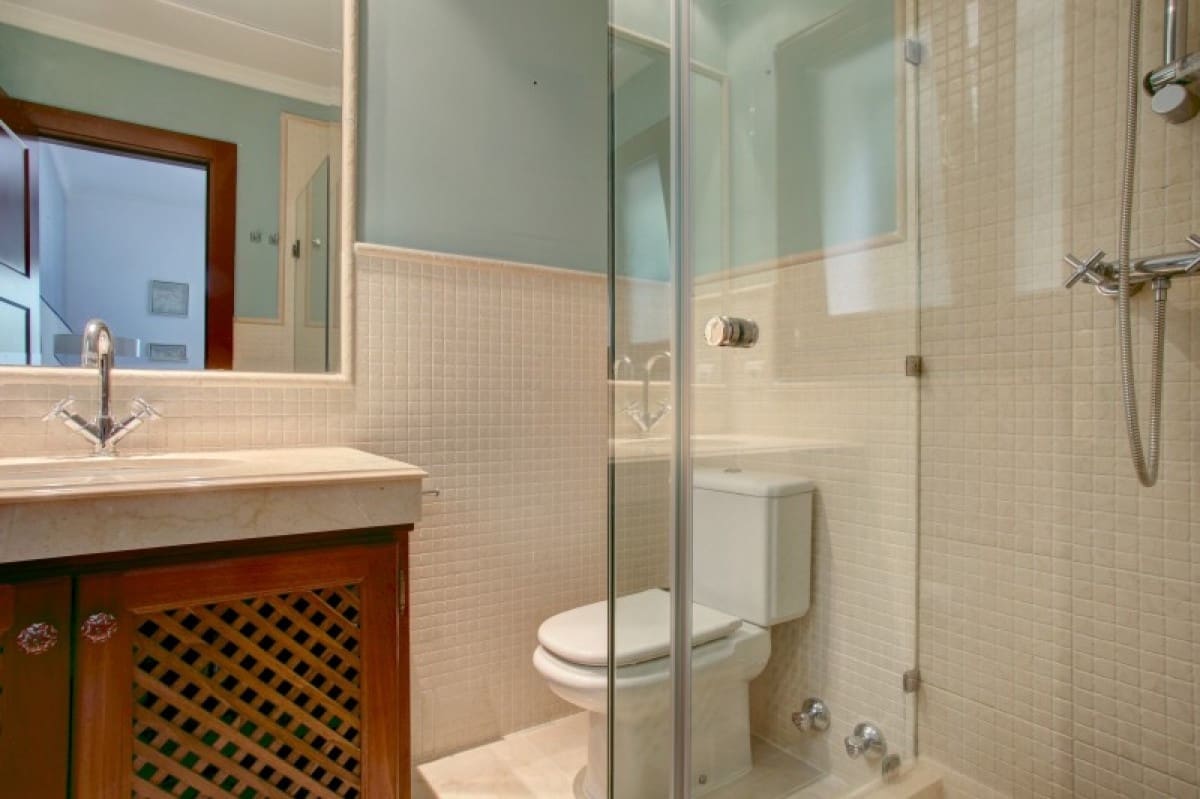 4 quarto Moradia para venda em Benahavis com piscina garagem - 1 325 000 € (Ref: 9447668)